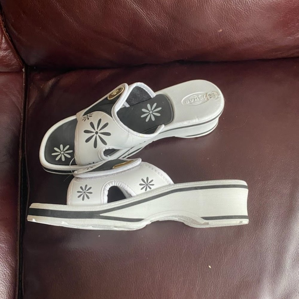 LADIES SANDALS NEW - Picture 2 of 2